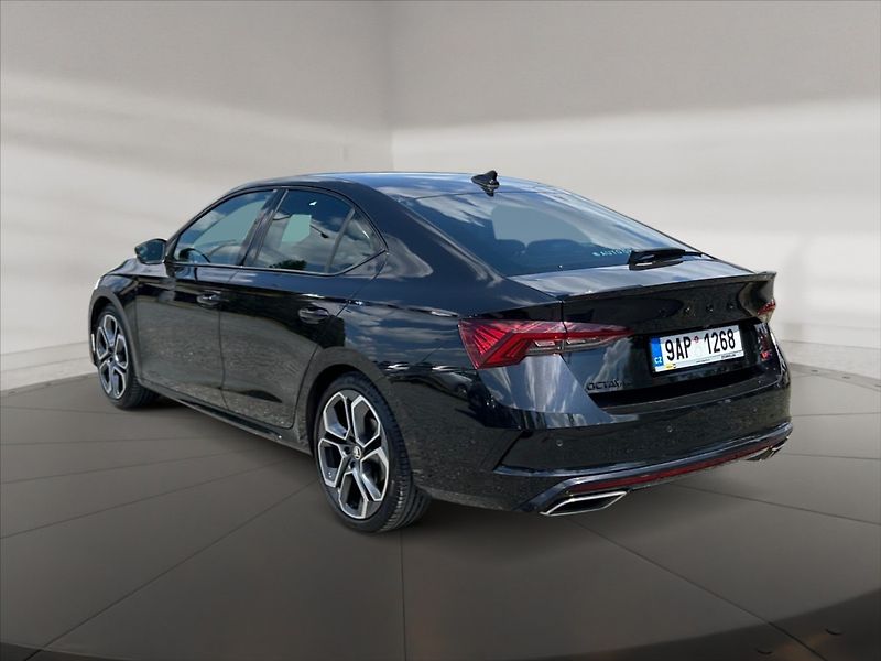 Škoda Octavia 2,0 TDI RS AT - fotka 4 z 11