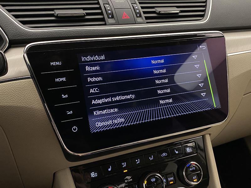 Škoda Superb COMBI 2.0TDI L&K DSG CZ - fotka 64 z 64
