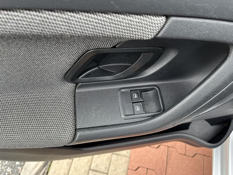 Škoda Fabia 1.2 HTp Special - fotka 10 z 36