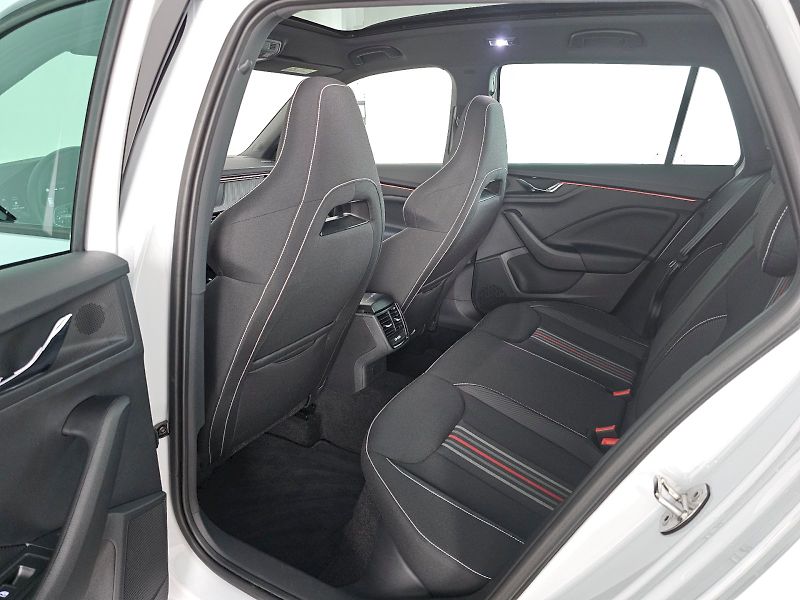Škoda Kamiq (2025) 1.0TSi 85kW MONTE CARLO TAŽNÉ - fotka 7 z 29