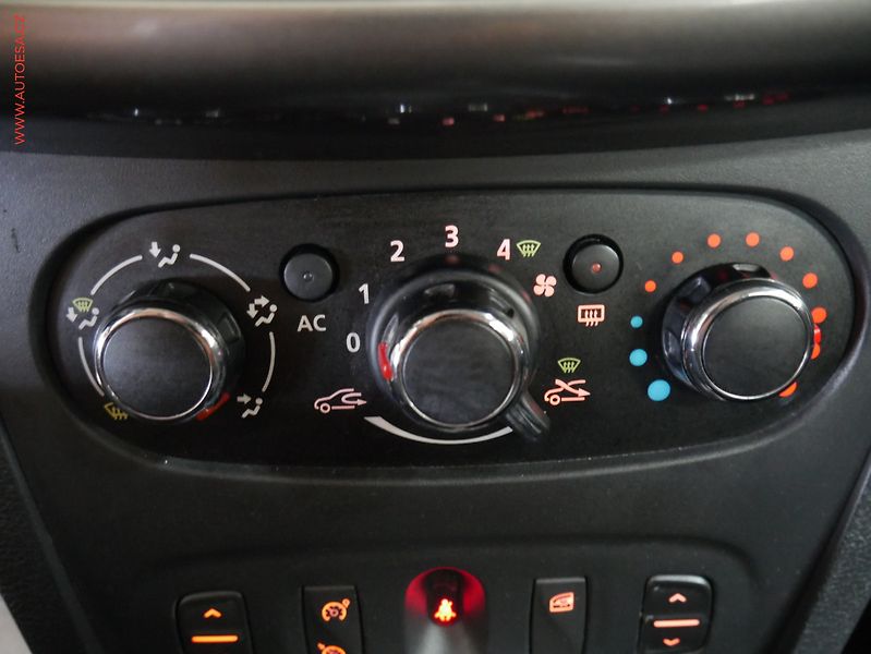 Dacia Sandero (2013) 1.5dCi, AC, tempo - fotka 17 z 21