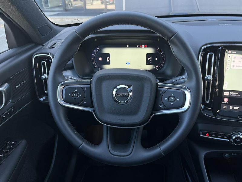 Volvo XC40 B3 FWD BE // 360 // kola - fotka 15 z 37