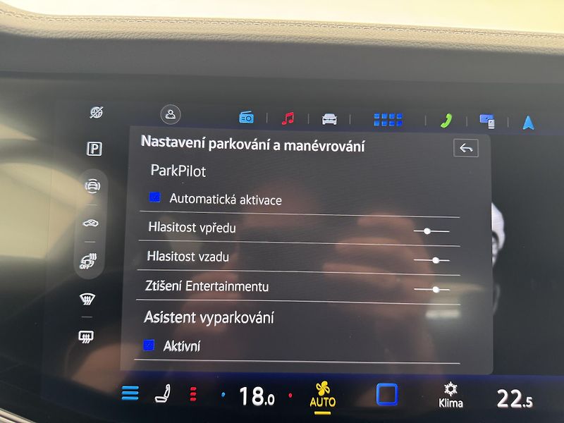 Volkswagen Touareg 3.0Tdi*1-MAJ*DPH*R-LINE*HUD* - fotka 33 z 47