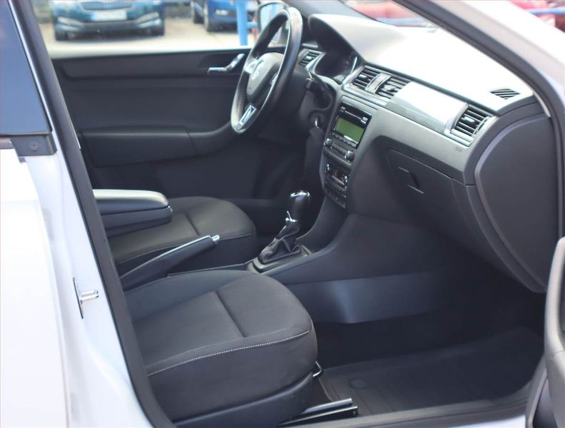 Škoda Rapid (2015) Spaceback 1.6 TDI, Automat - fotka 9 z 17