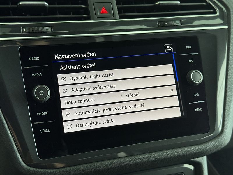 Volkswagen Tiguan Allspace 2,0 TDi  DSG 4x4 R-Line Matrix - fotka 32 z 45