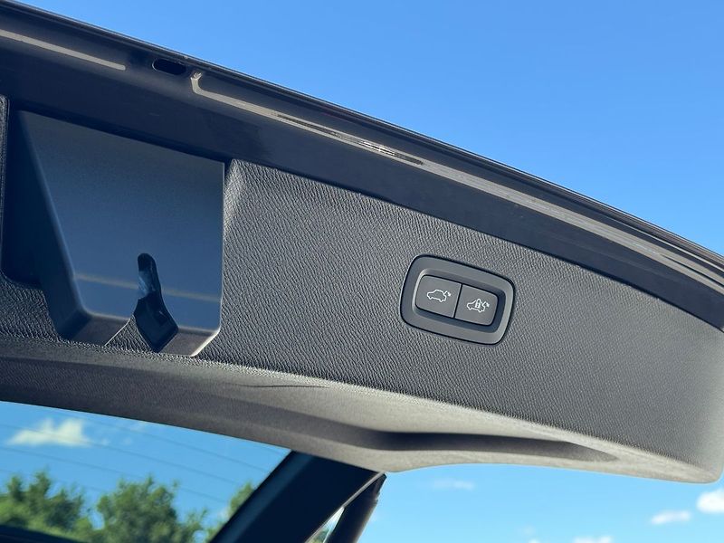 Volvo XC90 PLUS T8, 360°,VZDUCH, VENTILAC - fotka 16 z 23