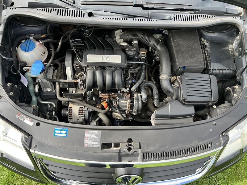 Volkswagen Touran 1.6 MPI 75KW,7MÍST,DIGI,NAVI - fotka 46 z 46