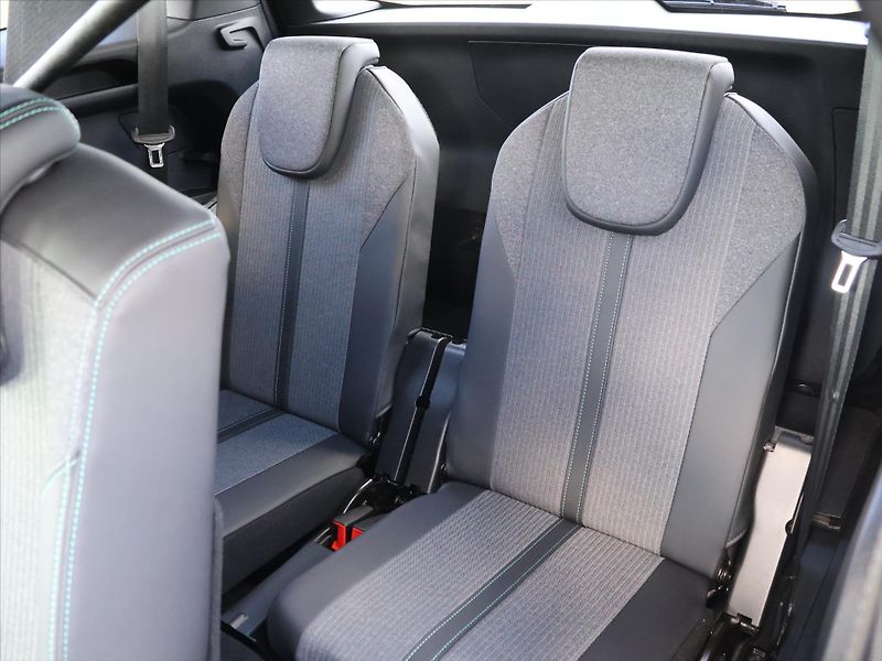 Peugeot 5008 1,2 PT Aut. Allure 7-Míst DPH - fotka 15 z 39