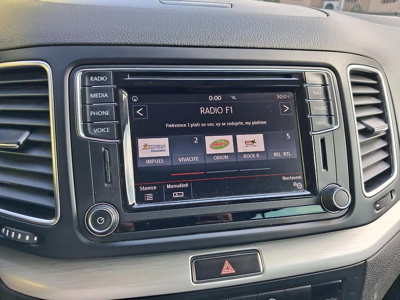 Volkswagen Sharan (2016) 2,0TDi NAVI  DSG  BEZ KOROZE ! - fotka 31 z 39