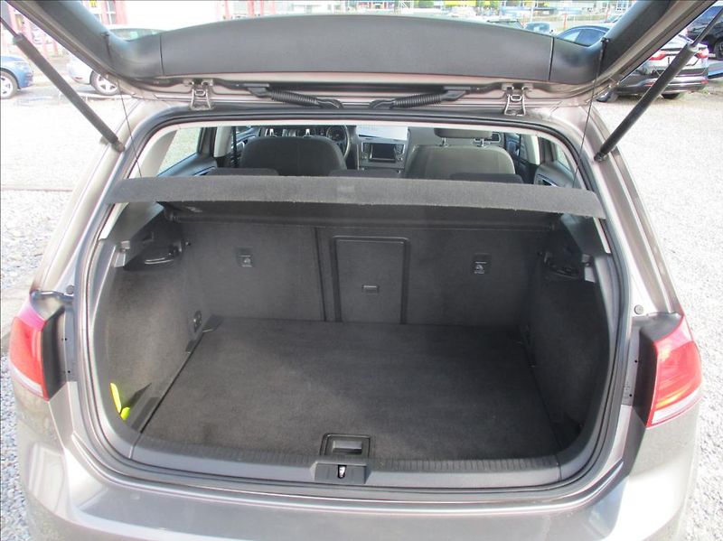 Volkswagen Golf 1,2 TSi,aut.klima.serv.kn. - fotka 9 z 39