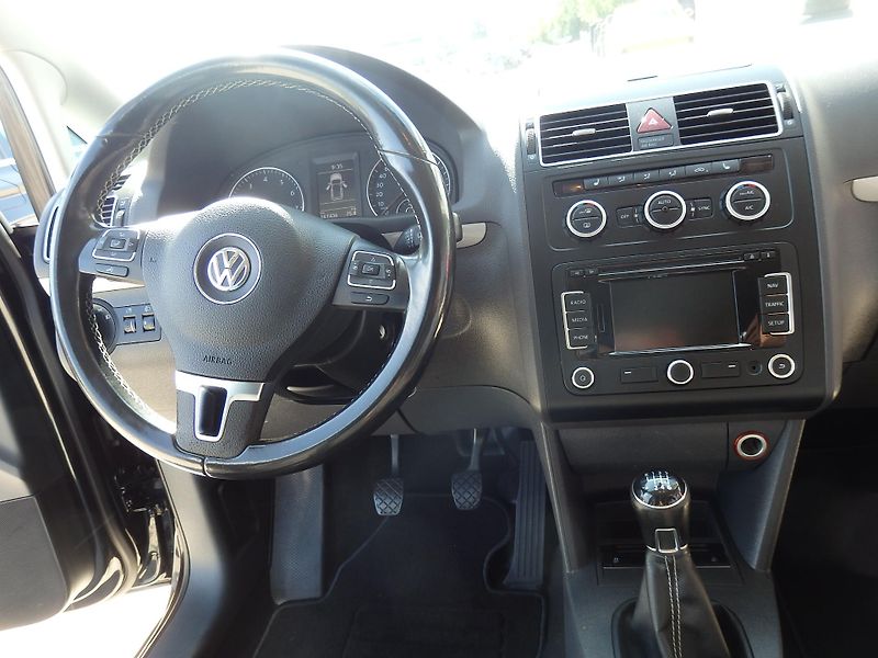 Volkswagen Touran 1,4 TSI 103 KW ZÁLOHOVÁNO - fotka 13 z 25