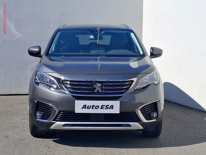 Peugeot 5008 (2017) 1.2 PT, Allure, navi, kamera - fotka 2 z 20