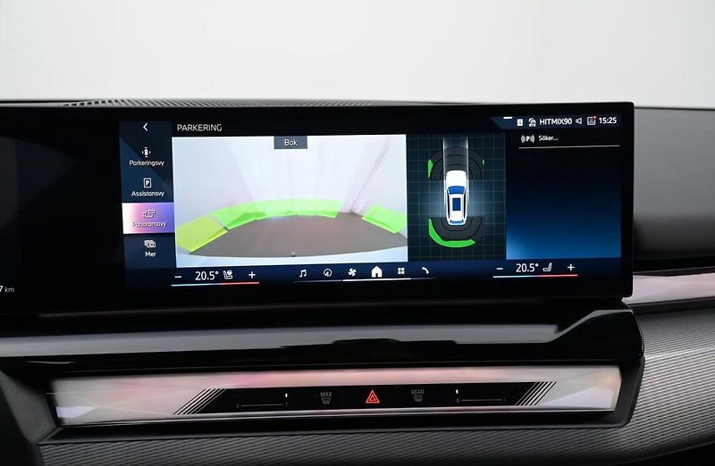 BMW i5 xDrive40 Touring M SoH 96% Taž - fotka 10 z 26