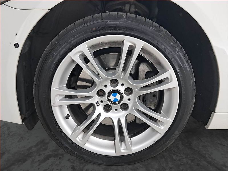 BMW Řada 5 (2013) 530d xDrive, 4X4, Automat - fotka 15 z 30