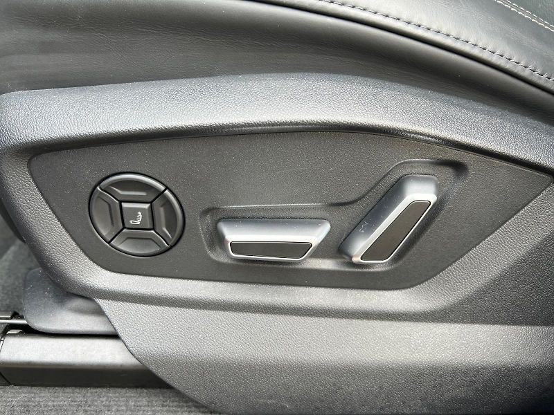 Audi Q8 (2025) S-LINE 50TDI WEBASTO HUP DPH - fotka 17 z 32