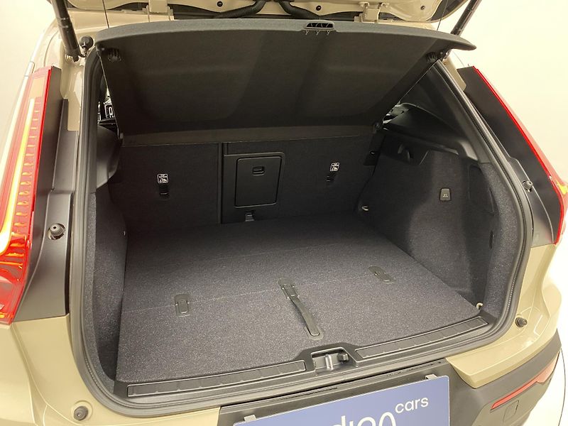 Volvo XC40 (2026) B3 AUT DARK ULTRA  - fotka 5 z 61