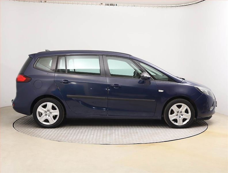 Opel Zafira (2012) 1.4 Turbo, 7 míst, Tempomat - fotka 6 z 18