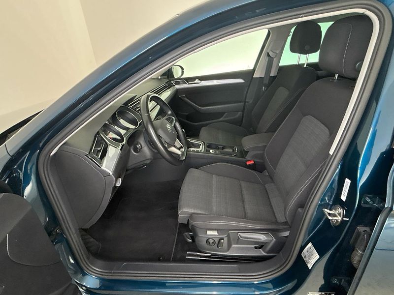 Volkswagen Passat Business DSG - fotka 7 z 31