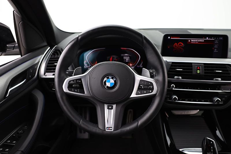 BMW X3 xDrive20d - fotka 9 z 13