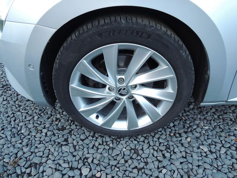 Škoda Superb (2017) 2.0TDi,140kw,L&K,ČR - fotka 15 z 66