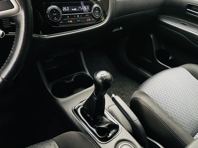 Mitsubishi Outlander 2.0i MANUÁL 1.MAJITEL TAŽNÉ - fotka 36 z 44