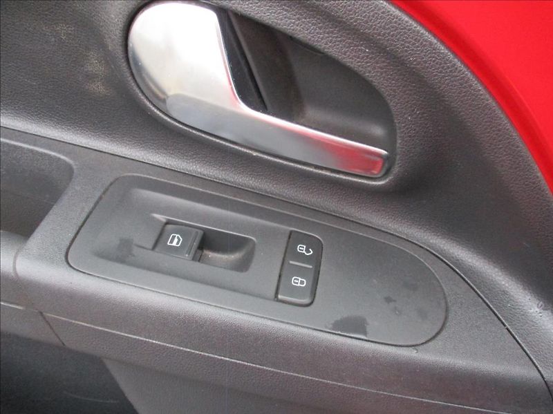 Volkswagen up! 1,0 MPi, klima, serv.kniha, - fotka 15 z 32