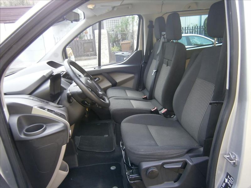 Ford Tourneo Custom 2,2 TDCI - fotka 10 z 26