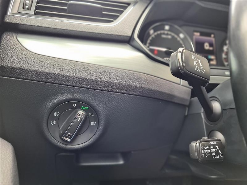 Škoda Superb III 2.0TD*NAV*EL.KUFR*SERV - fotka 21 z 29