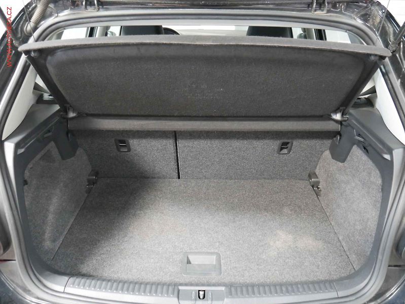 Volkswagen Polo (2016) 1.2 TSi, ČR, AC, STK6/28 - fotka 7 z 14