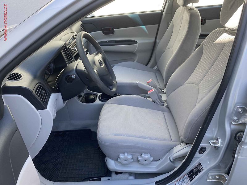 Hyundai Accent (2009) 1.4i, ČR, Klima - fotka 9 z 16