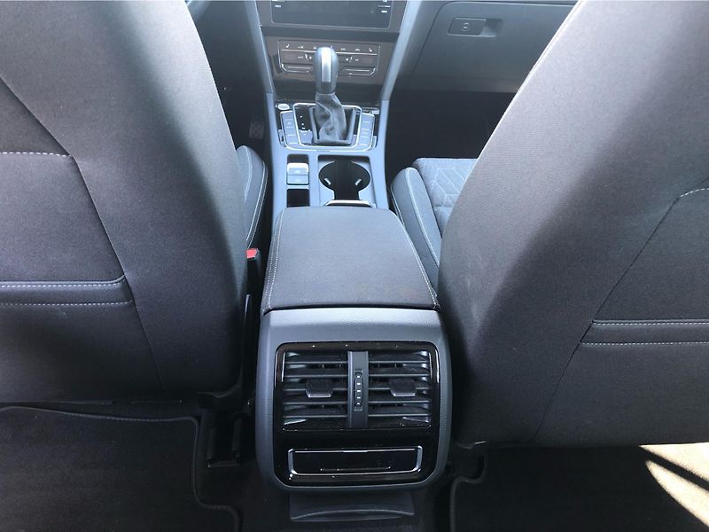 Volkswagen Passat Business 2.0 TDI 110kW DSG Var - fotka 22 z 28