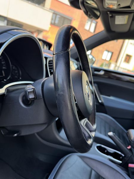 Volkswagen Beetle 1.6TDi FENDER Hudba | kůže - fotka 11 z 20