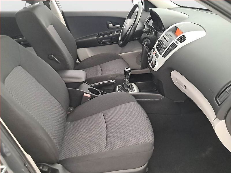 Kia Ceed (2010) 1.6 CRDi - fotka 9 z 17