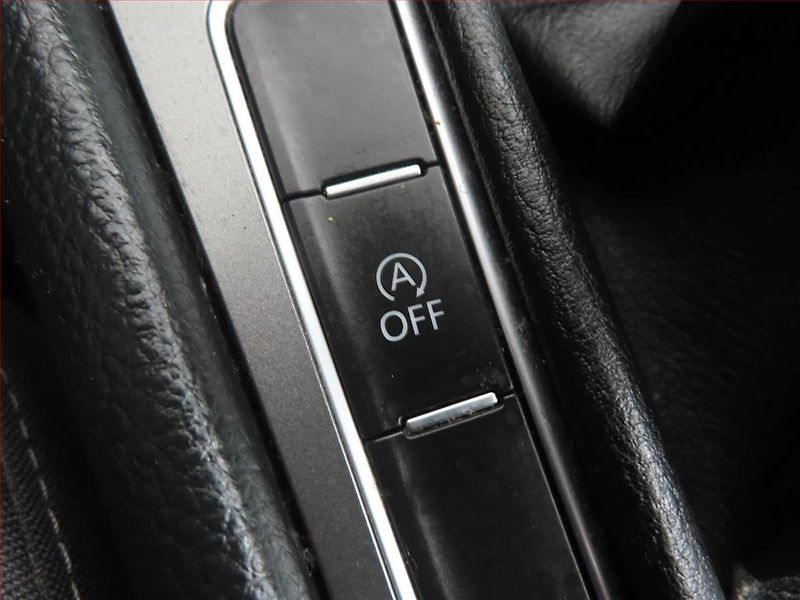 Volkswagen Golf (2014) 1.6 TDI, Navi, Tempomat - fotka 18 z 18