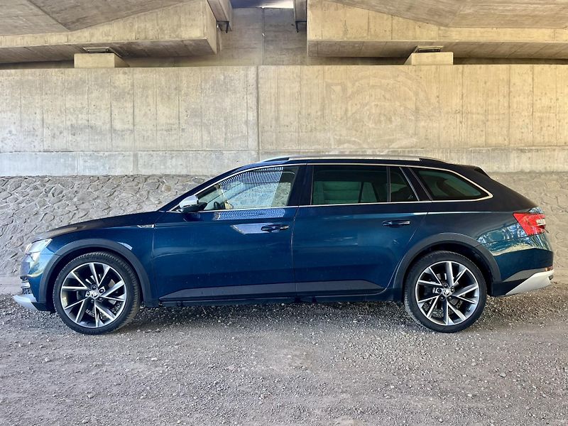 Škoda Superb (2020) 2.0 TDi Scout 4x4 DSG 140kW ČR - fotka 4 z 16