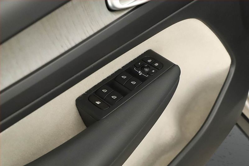 Volvo XC40 (2020) T5 Recharge - fotka 19 z 21
