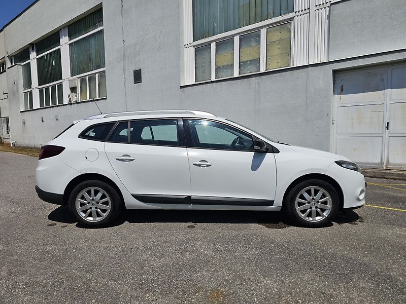 Renault Mégane (2012) 1.6i - fotka 6 z 17