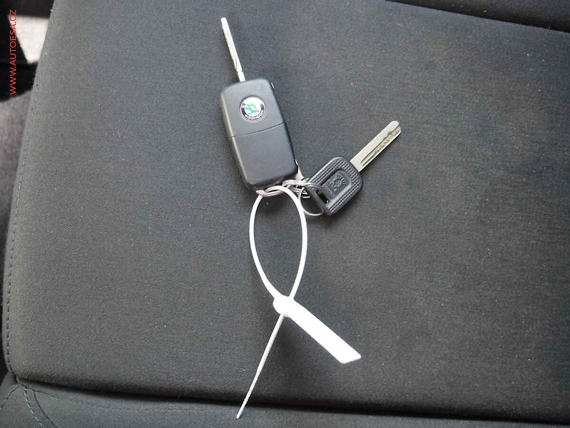 Škoda Octavia (2010) 1.6TDi, ČR, autoAC - fotka 24 z 24