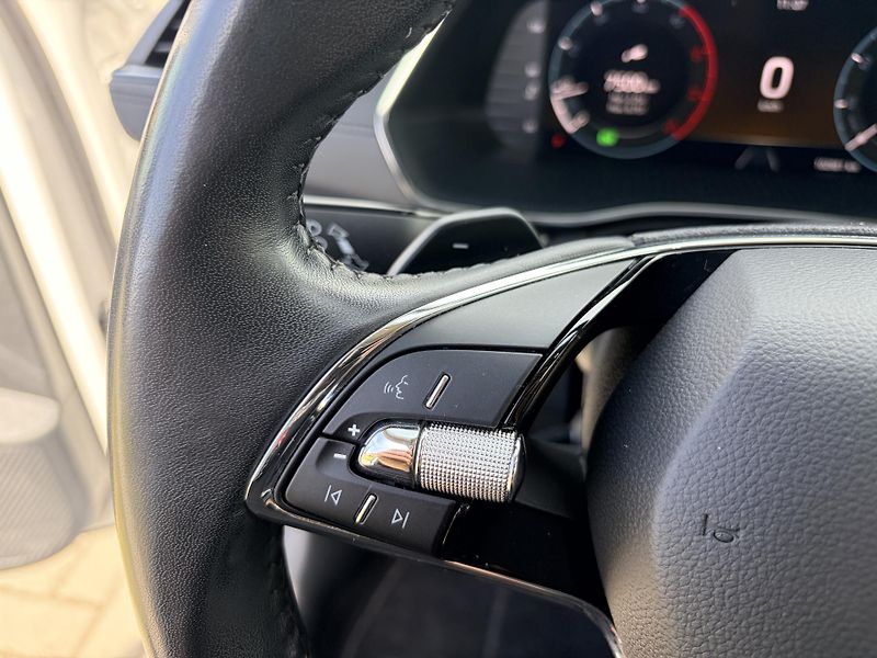 Škoda Octavia 2.0TDI DSG 4x4 STYLE REZERVACE - fotka 14 z 45