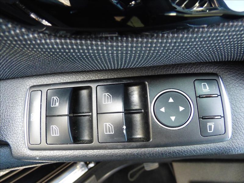 Mercedes-Benz Třídy C 2,2 CDI BlueEfficiency  180 CD - fotka 20 z 41