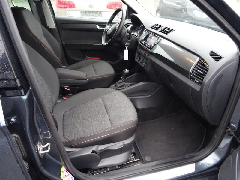Škoda Fabia 1,0 TSi 70 kW Automat - fotka 11 z 31