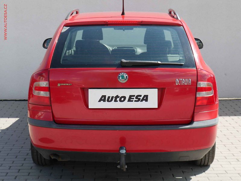 Škoda Octavia (2012) 1.6i, AC, tažné - fotka 5 z 16