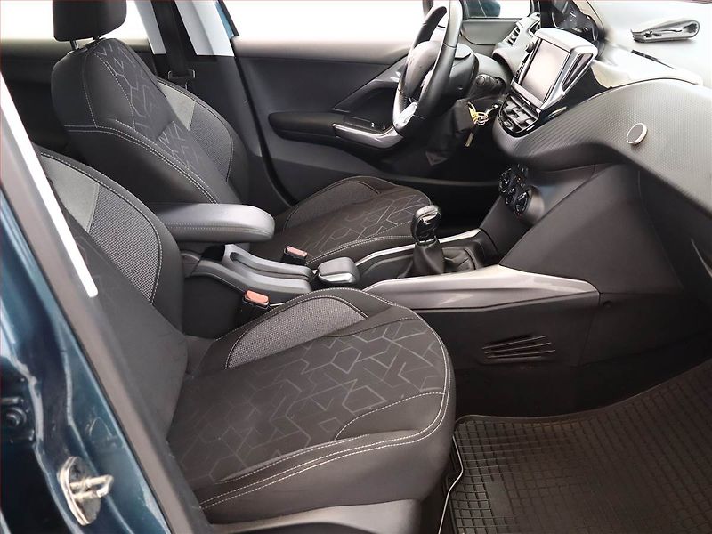 Peugeot 2008 (2018) 1.2 PureTech, ČR,1.maj - fotka 7 z 9