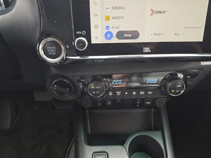 Toyota Hilux (2025) 2.8 D (204 k), 4x4 Invincible - fotka 11 z 18