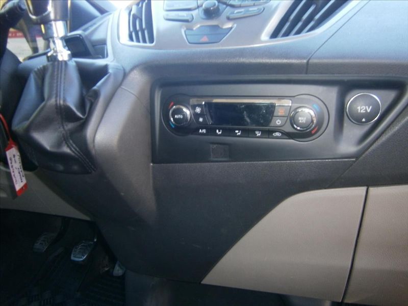 Ford Tourneo Custom 2,2 TDCI EUROLINE 114 KW - fotka 20 z 27