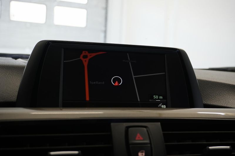 BMW Řada 3 3,0 XDRIVE AUT. - fotka 16 z 28