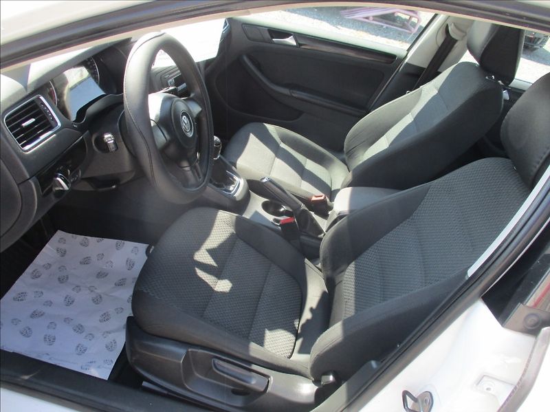 Volkswagen Jetta 1,6 TDI,klima,servis,1.maj,CZ, - fotka 13 z 32