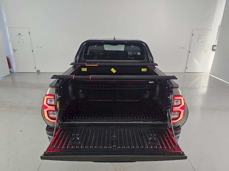 Toyota Hilux (2025) 2.8 D-4D 204k 6AT INVINCIBLE H - fotka 28 z 29