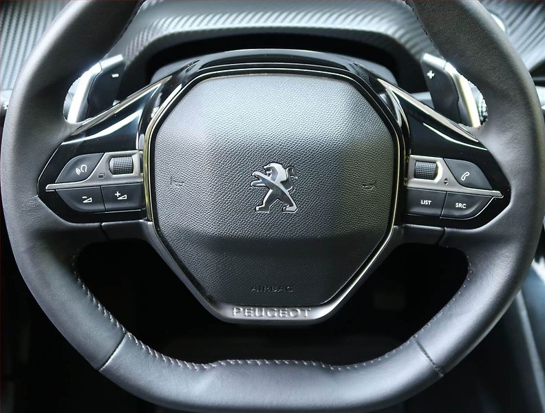 Peugeot 208 (2023) 1.2 PureTech, Automat, ČR - fotka 18 z 21