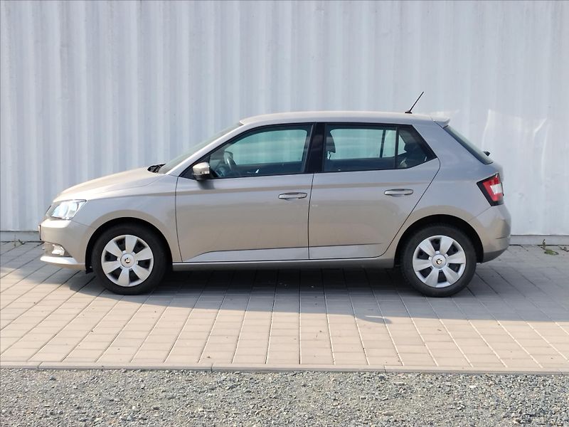 Škoda Fabia 1,0 1.0 TSI 70kW Ambiente - fotka 16 z 23